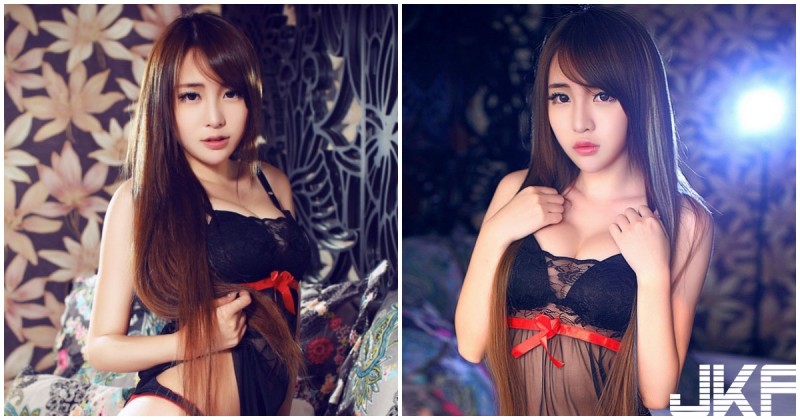 【蜗牛电竞】愛玩情趣扮演！正妹用「渾圓美乳」躺床誘惑，若隱若現讓人瘋狂啊！