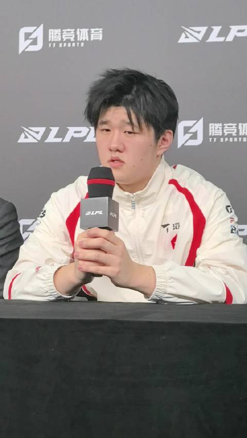 【蜗牛电竞】Fengyue:治疗按早了 大招的角度没有找好 其实那波是必杀