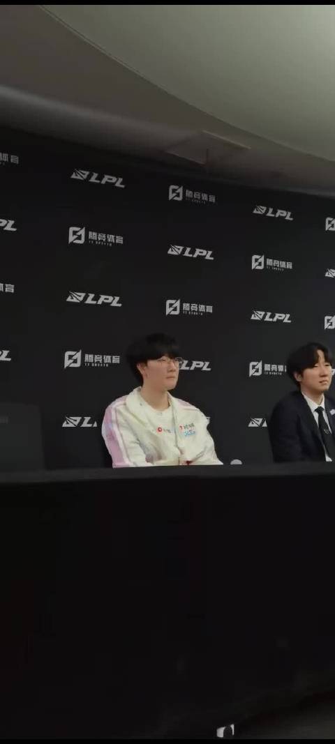 【蜗牛电竞】Viper：韦鲁斯这个英雄是很猛的一个英雄 poke英雄需要时间