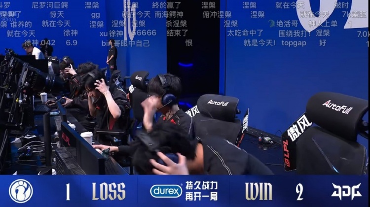 【蜗牛电竞】媒体人：又是徐神带飞局Gala打个Photic打成这样 IG那边Wei在梦游