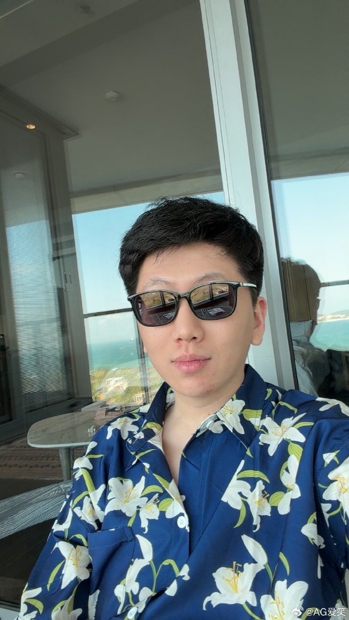 【蜗牛电竞】AL经理爱笑分享旅游照片：季后赛加油