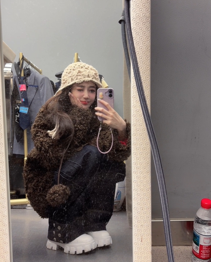 【蜗牛电竞】保养的真好！小悠晒照：胜决收工～神级反转的一场bo5～恭喜BLG