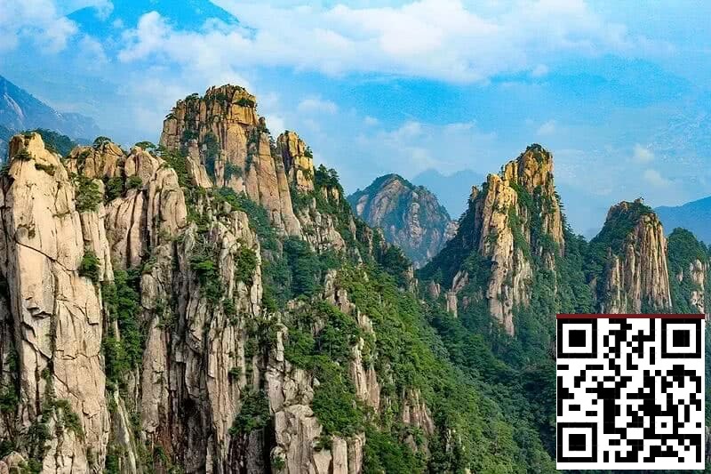 【EV扑克】泰山之巅首日 | 吕彦与何映含分别斩获开幕赛AB组CL，Day1共262人次参与，38人晋级Day2【蜗牛电竞】