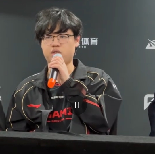 【蜗牛电竞】Xiaoxu：自己还有很多不足，各方面还需要加强才能跟顶尖上路交手