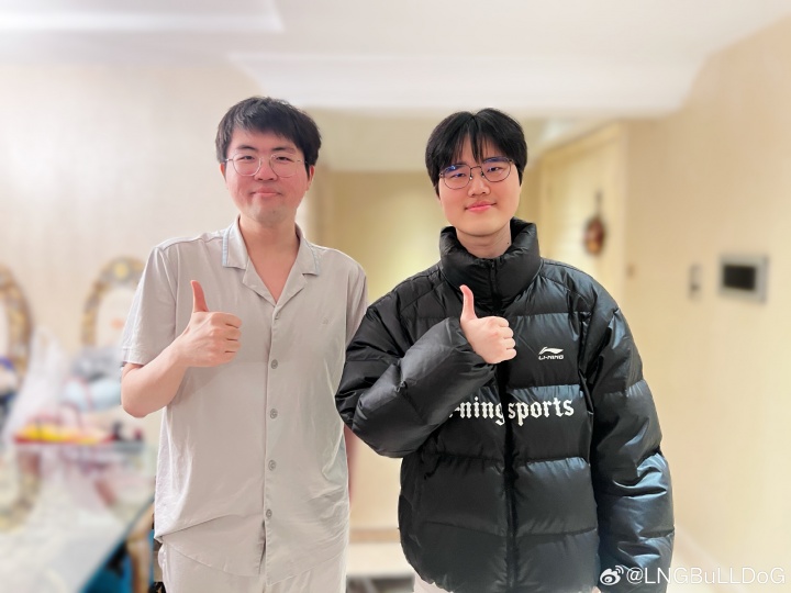 【蜗牛电竞】中韩“姿态”见面！LNG中单BullDog晒出今天做客姿态直播间合照