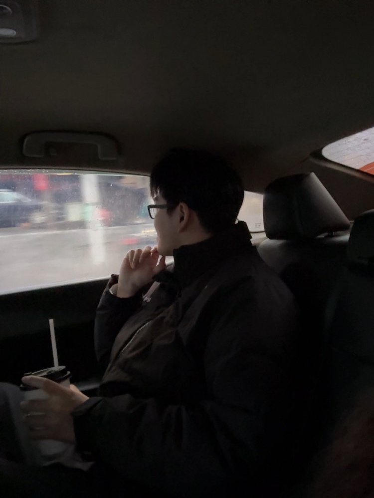 【蜗牛电竞】NIP中单Care更新动态：氛围感忧郁男神头像来了 有感觉吗