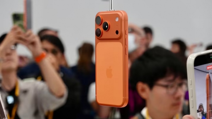 【蜗牛电竞】报告显示：2025年全球智能手机产量12.5亿部，苹果与三星并列第一