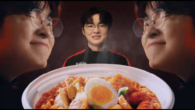 【蜗牛电竞】Faker与韩国食物品牌的最新视频广告：经典韩式泡面+年糕/豆腐