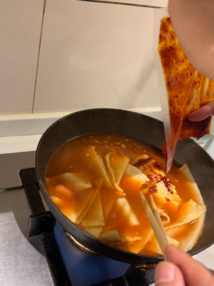 【蜗牛电竞】Tarzan晒照:运动完以后有金珍洪给做的炒年糕吃