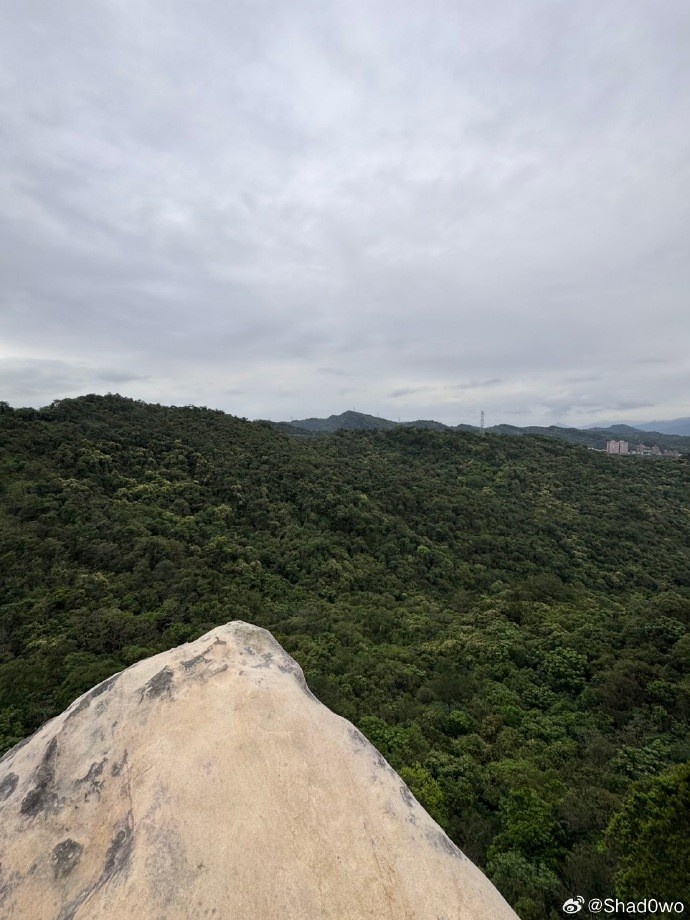 【蜗牛电竞】Shad0wo分享生活照:团建爬山日,依旧是体力最差的