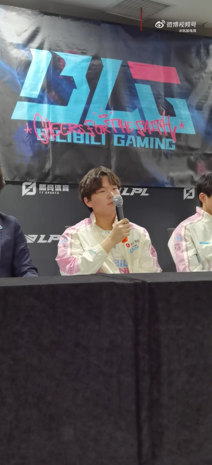 【蜗牛电竞】群访比微博爆多了！Bin：不知道BFX哪里冒出来的队伍，我觉得应该很好打