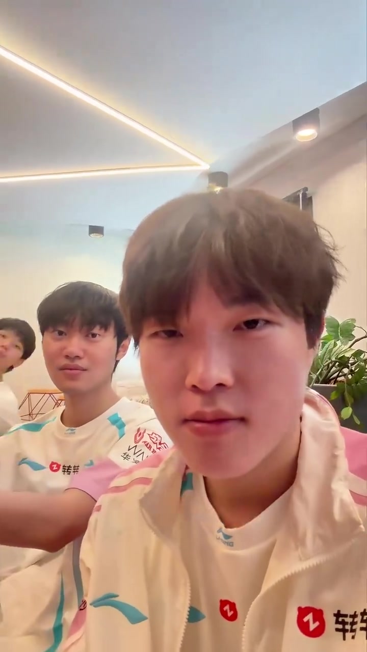 【蜗牛电竞】Bin哥随记一则：今天是3月22号，我们现在在巴西圣保罗，夺冠了