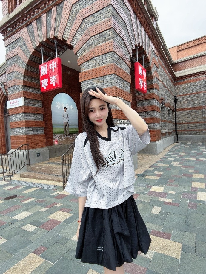 【蜗牛电竞】主持人小悠珊珊晒照：8、9号在深圳主场！12号上海演播室 go✈️