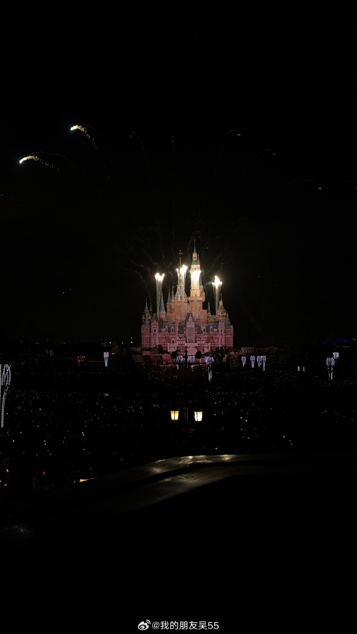 【蜗牛电竞】JackeyLove女友五五更博晒照：上海日记