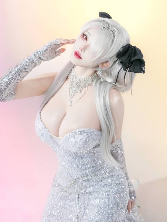 【蜗牛电竞】大就是好！韩援Coser Yasal更新全新Cos美照