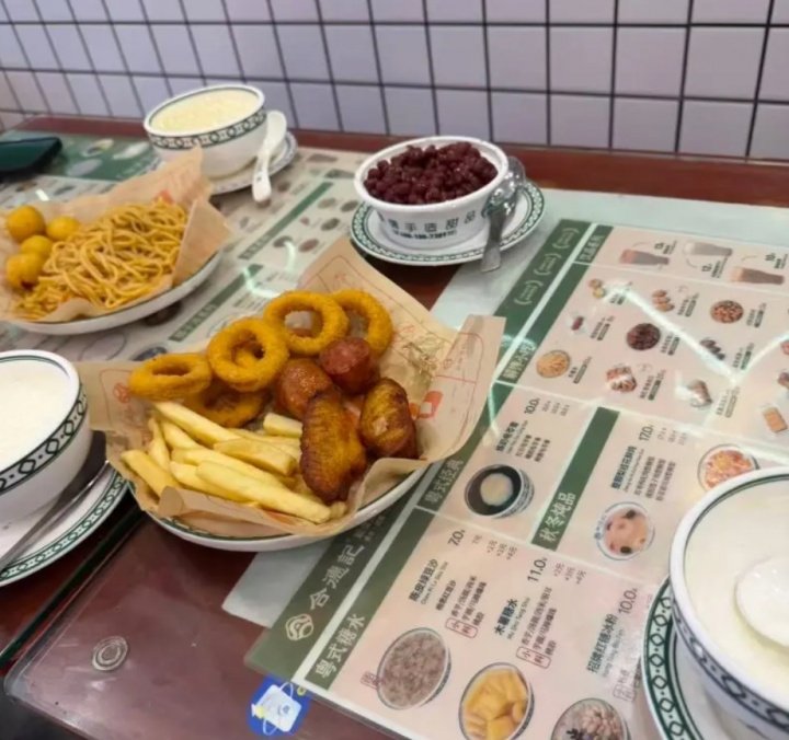 【蜗牛电竞】Breathe社媒分享宵夜：兄弟们，我做得对吗