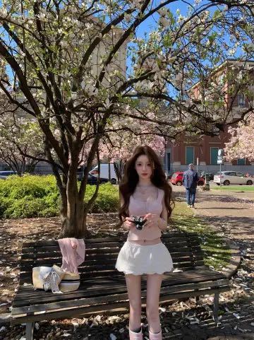 【蜗牛电竞】王思聪前女友懒懒晒照:少女腰身 