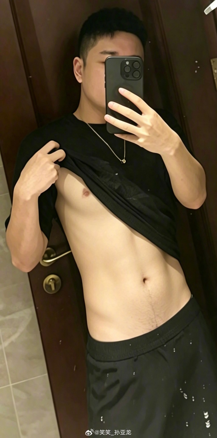 【蜗牛电竞】孙亚龙:减肥一年多减去20多斤!现在能做100个标准冲肩俯卧撑