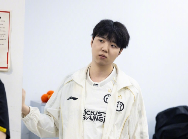 【蜗牛电竞】Rookie队安勿念！iG新秀Renard全场爆砍14-3-29，一度打懵Creme