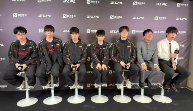 【蜗牛电竞】Xiaobai教练：近期我们的训练赛 我觉得是建队以来打的最差的一段时间