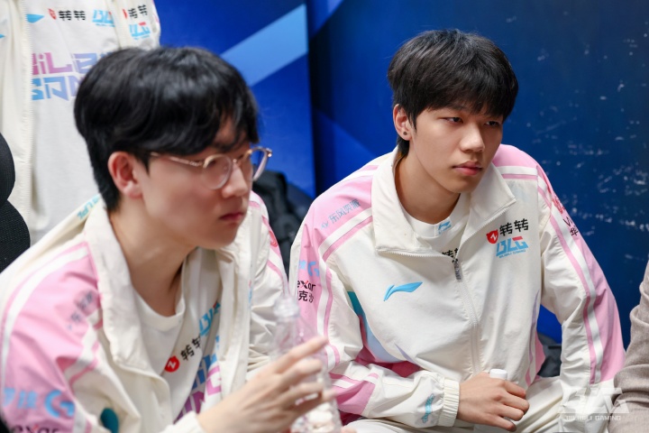 【蜗牛电竞】鞋底被顶穿了！不敌NIP 吧友们觉得BLG本场失利谁的问题最大？