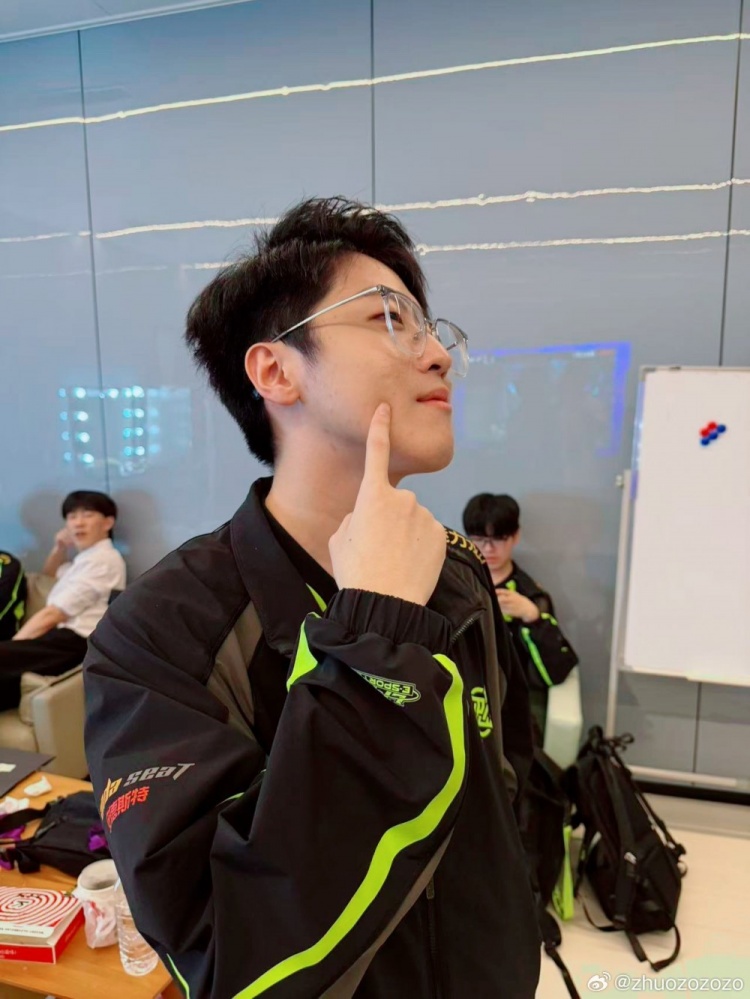 【蜗牛电竞】深圳队长👍Zhuo赛后更新动态：lpl最厚脸皮顶穿鞋底