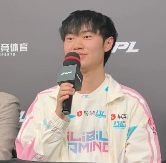 【蜗牛电竞】Knight：因为是我先出英雄，没什么可以Counter的就选了沙皇