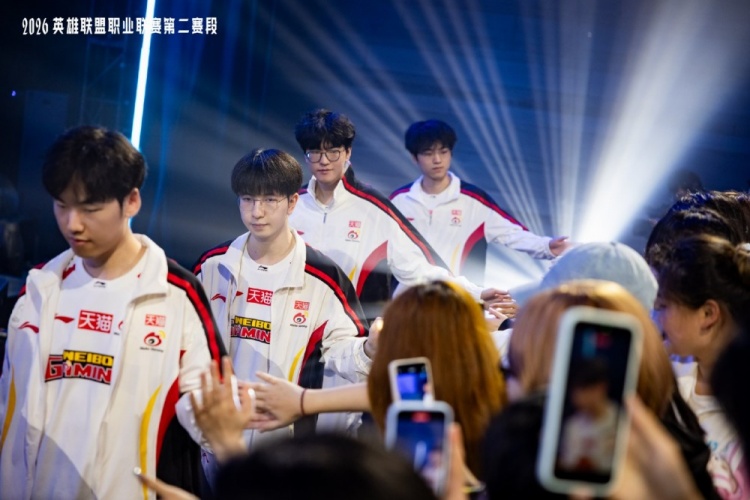 【蜗牛电竞】开始北伐？WBG一扫颓势战胜领头羊TES 三胜六负暂列登峰组第七