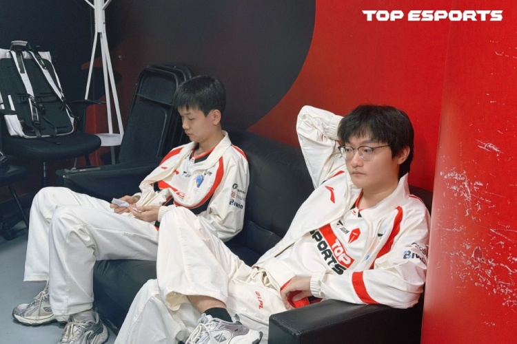 【蜗牛电竞】这谁能想到呀？TES遭WBG横扫 大场6连胜+小场12连胜遭终结