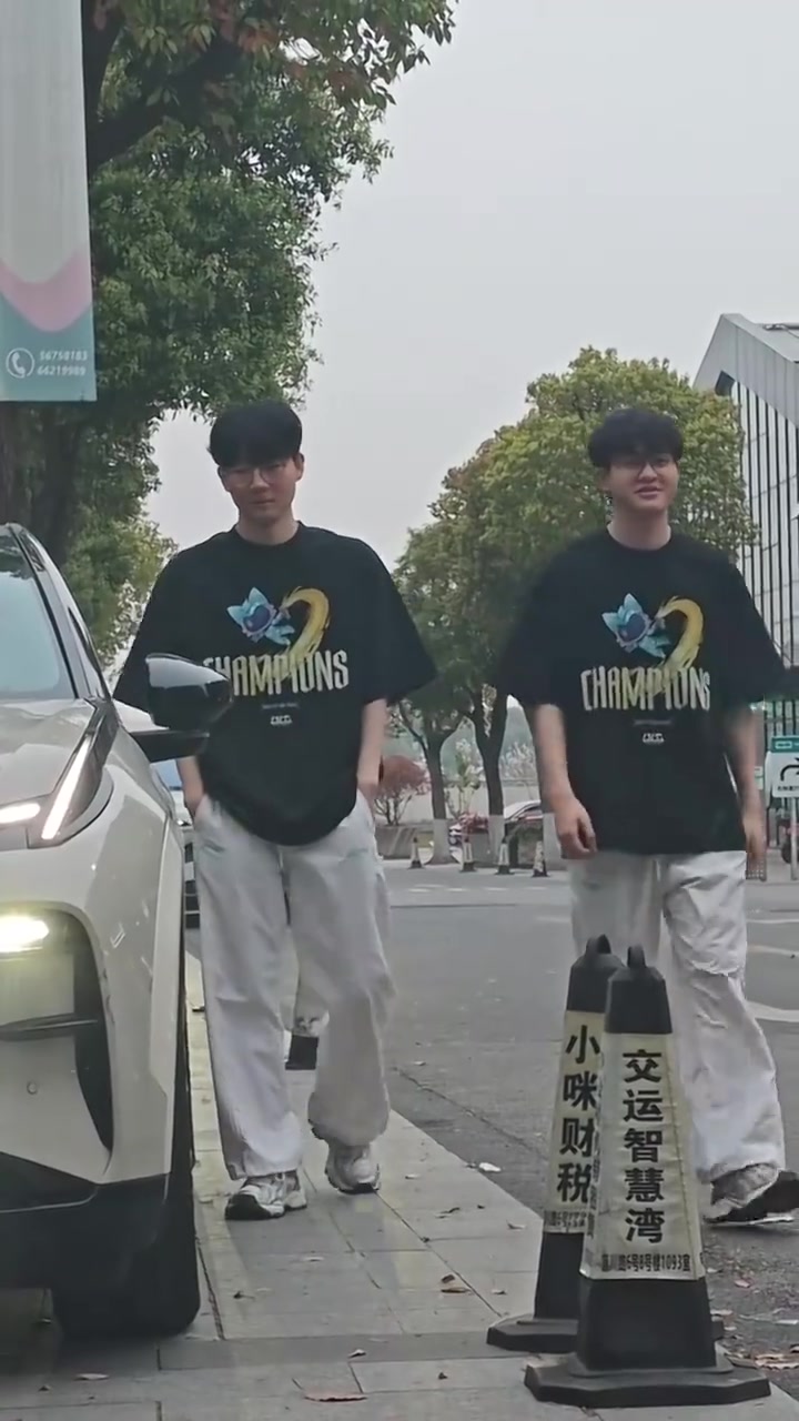 【蜗牛电竞】BLG分享Xun、Viper拍摄花絮：打野抓下还得练，gank节奏不一致啊