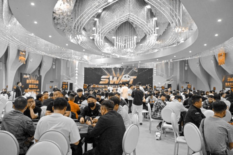 【EV扑克】SWPT·广安站 | 从“抚仙湖杯”到SWPT，西南扑克标杆赛事华丽升级，首日战火点燃！马鹏龙斩获回馈赛冠军【蜗牛电竞】