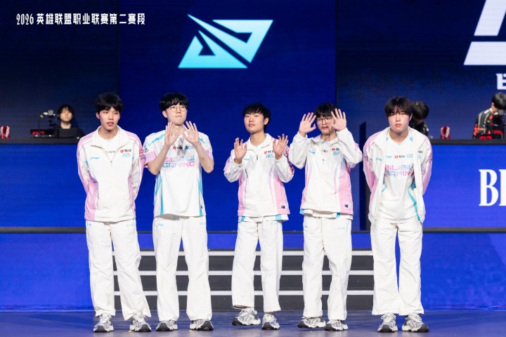 【蜗牛电竞】BLG豪取五连胜稳居登峰组第一,总战绩10胜2负,后续将战TES/AL
