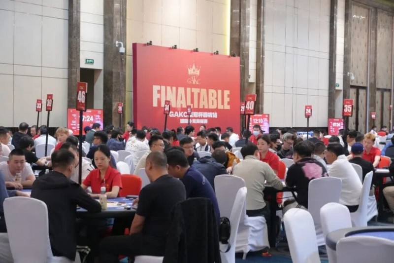 【EV扑克】GAKC皇冠杯廊坊站|高能炸场!主赛半决赛162人角逐,17人晋级决赛,包喜豪3815000记分牌成为CL【蜗牛电竞】