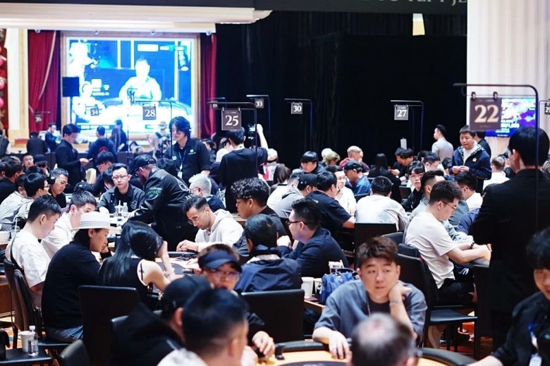 【EV扑克】TLPT济州岛站|主赛B组171人次火爆对战剩余26人晋级!Bai Yunpeng狂揽超80万计分笑傲全场!YIMING LEE斩获巡游豪客赛王冠!【蜗牛电竞】