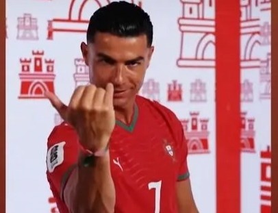 【蜗牛电竞】给你看高潮了！！C罗铁粉管泽元看葡萄牙2-0：掩护游龙！
