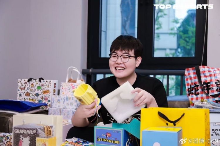 【蜗牛电竞】爆料人:369有可能在第三赛段回归 但不一定是选手身份