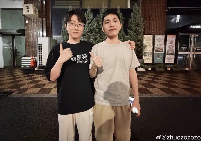 【蜗牛电竞】Zhuo晒和战马合影:时间过的真快,感觉这个人怎么变年轻了