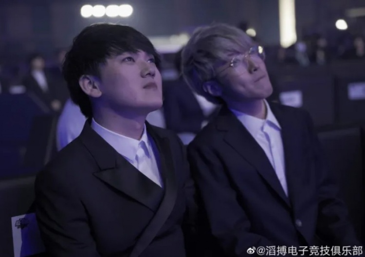【蜗牛电竞】齿轮开始转动！JackeyLove迎来自己TES生涯第10人次辅助