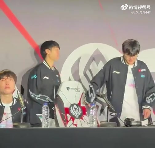 【蜗牛电竞】尽力的人释怀了🙃xun和knight采访后笑了