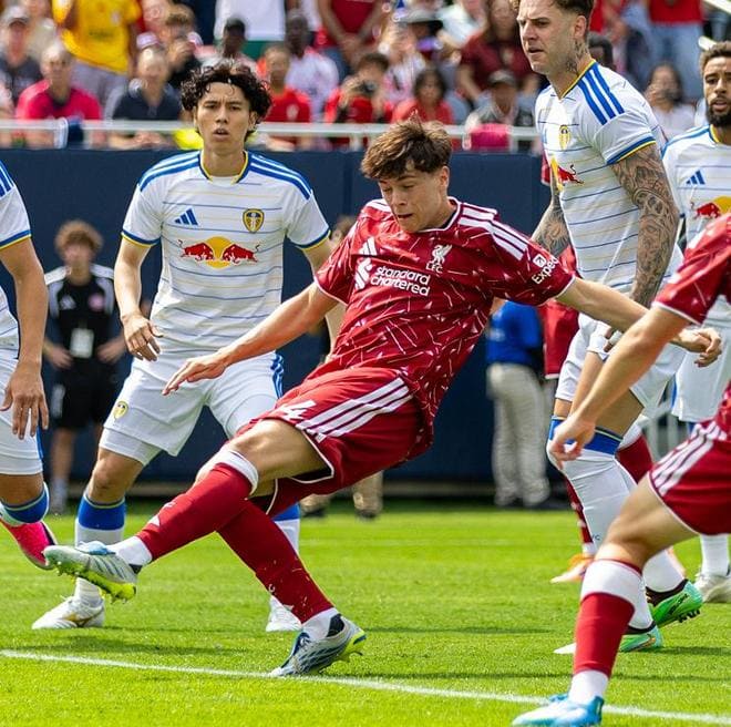 【蜗牛电竞】热身赛利物浦2-0领先遭大逆转,利兹联连灌四球送伊劳拉首败
