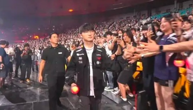 【蜗牛电竞】韩网热议DK胜:DK图书馆4号店开业;历史级别的中单差距