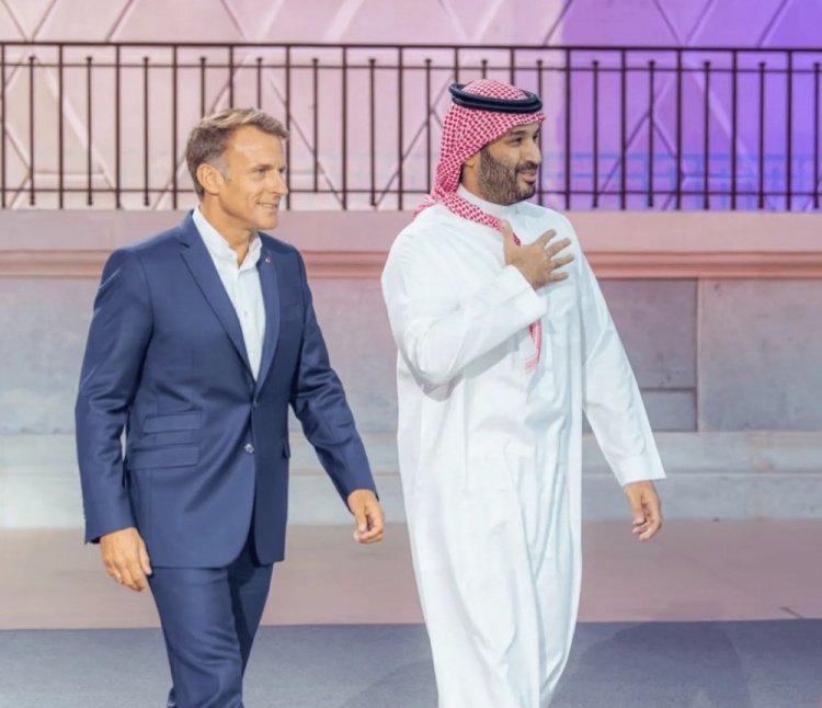 【蜗牛电竞】EWC发布AG.AL颁奖返图:法国总统、沙特王储共同为新王颁奖