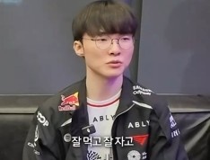 【蜗牛电竞】Faker:S13久违地夺冠最开心;S14皮肤质量特别高