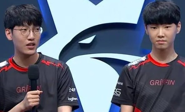【蜗牛电竞】这边也有一个＿？Tarzan夺冠后 GRF只有剑皇Sword无冠