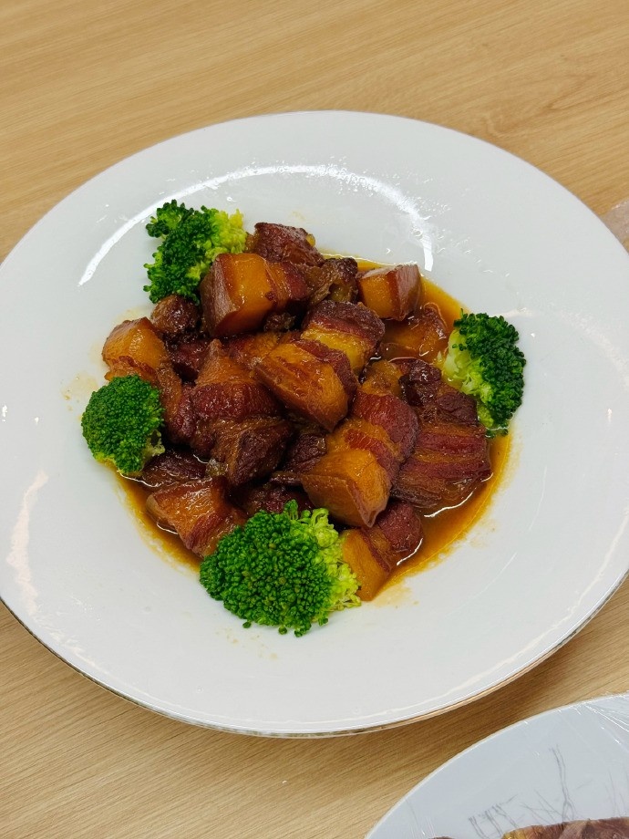 【蜗牛电竞】JDG分享队员晚饭聚餐照:到饭点了!开吃🍚
