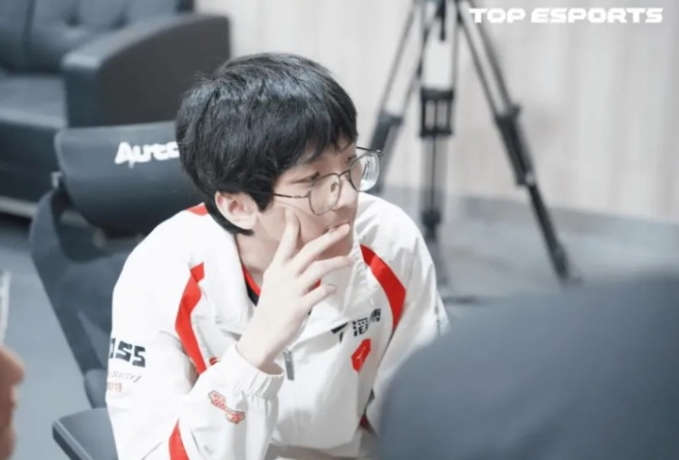 【蜗牛电竞】韩网热议ZUIAN签证问题:以后LOL赛事确实不应该在美国举办