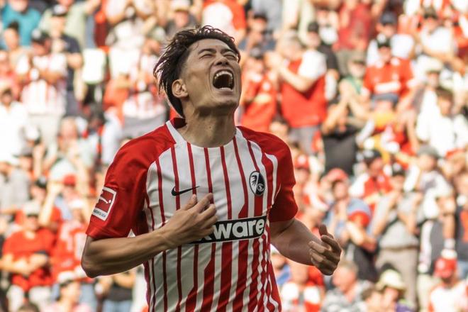 【蜗牛电竞】德甲:弗赖堡2-1绝杀沙尔克,舒斯特谈铃木唯人染红