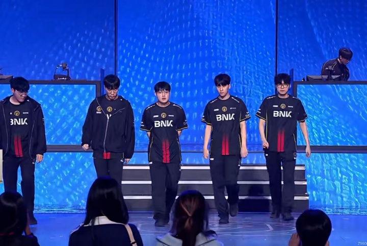 【蜗牛电竞】打满五局！BFX 3‑2 险胜 JDG，闯入德杯国际赛四强