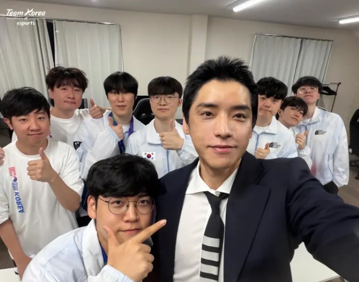 【蜗牛电竞】韩国亚运会国家队发布选手金牌自拍照:梦想成为现实的瞬间