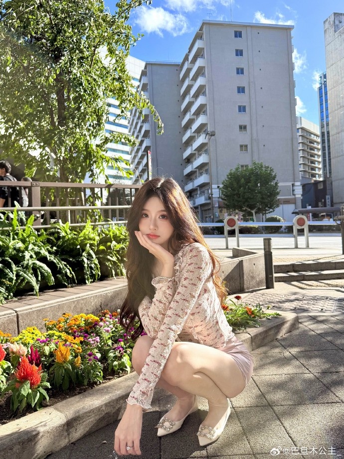 【蜗牛电竞】巴旦木公主分享照片:旅游必须得有阳光呀☀️